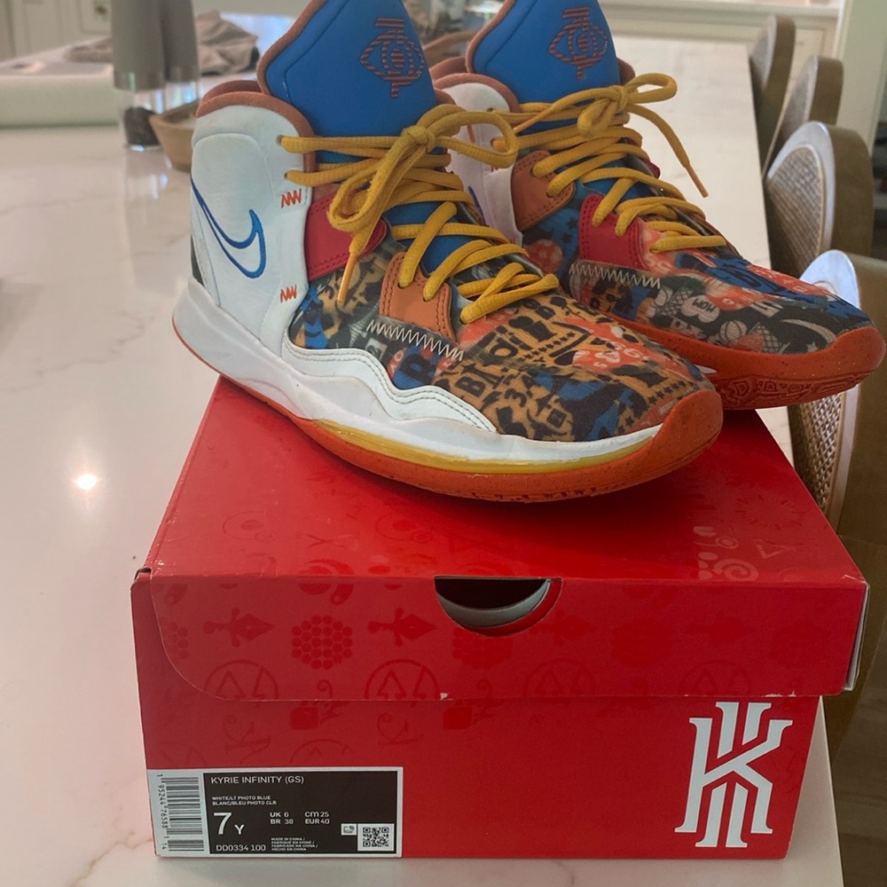 Kyrie Irving youth Infinity basketball shoes size 7 youth